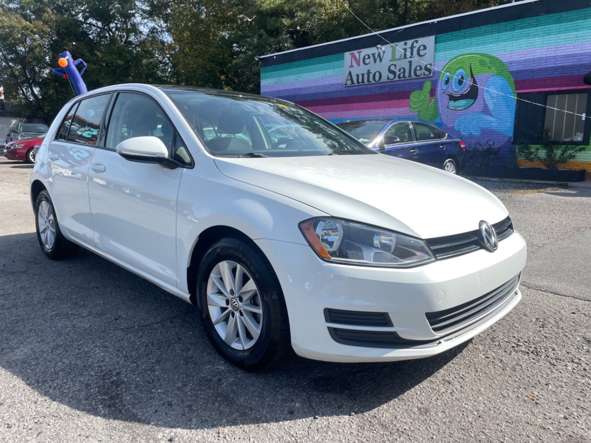photo of 2016 VOLKSWAGEN GOLF TSI S - Compact But Comfortable! Certified One Owner Vehicle!!